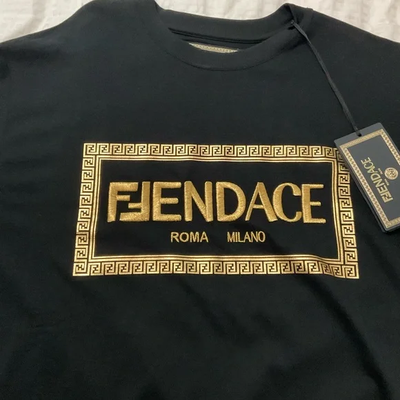 Fendi Fendace Logo Womens T-shirt
Black/Gold - Picture 10 of 14